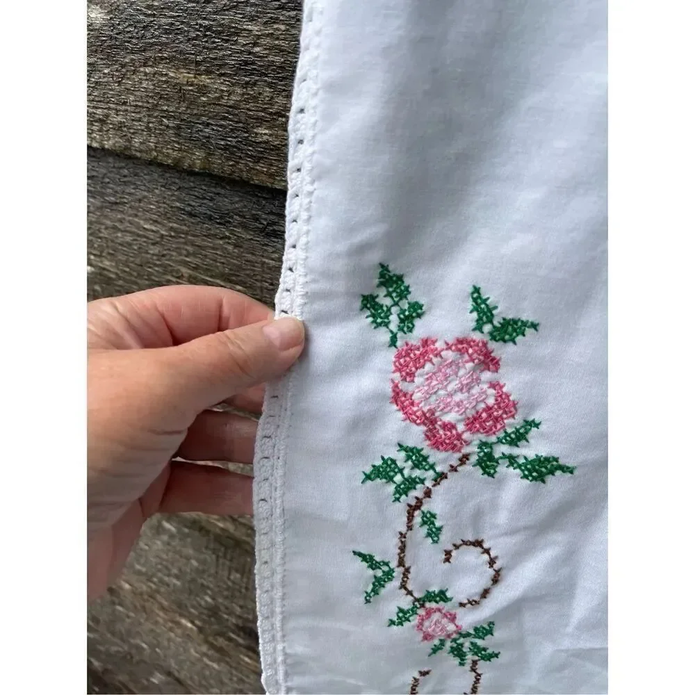 Vintage embroidered floral crocheted edge table runner.